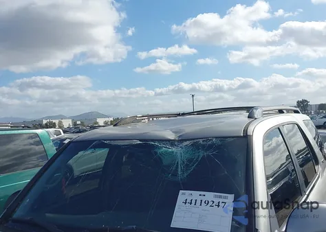 2001 Toyota Sequoia Sr5 V8 from USA, damaged, VIN 5TDZT34A41S018874